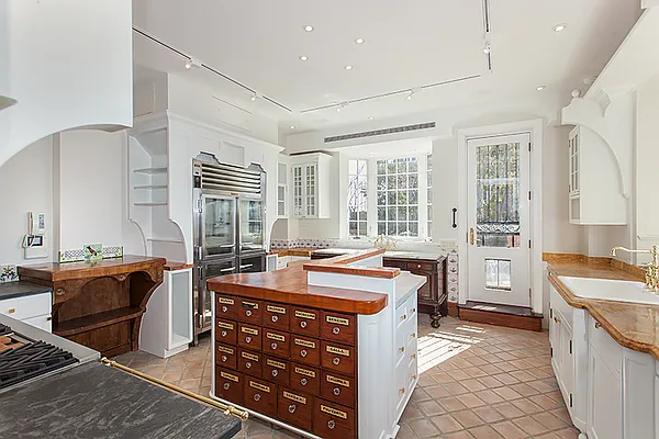 Sold by Brown Harris Stevens | media 24