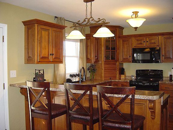 Kitchen is Largew/New Cabinets