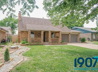 1201 Kings Ct, Moore, OK 73160