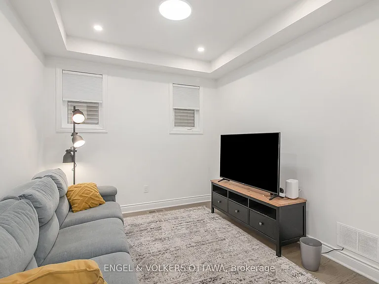 1031 Curraglass Walk — Photo 8