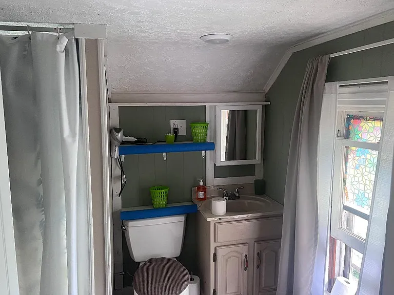 2nd floor full bath with shower and bath tub