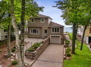 17646 S Ridgewood Dr, Arcadia, MI 49613