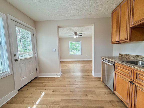 5th image of 239 Petrie Ct