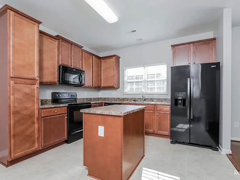 186 Sunflower Ct — Photo 2