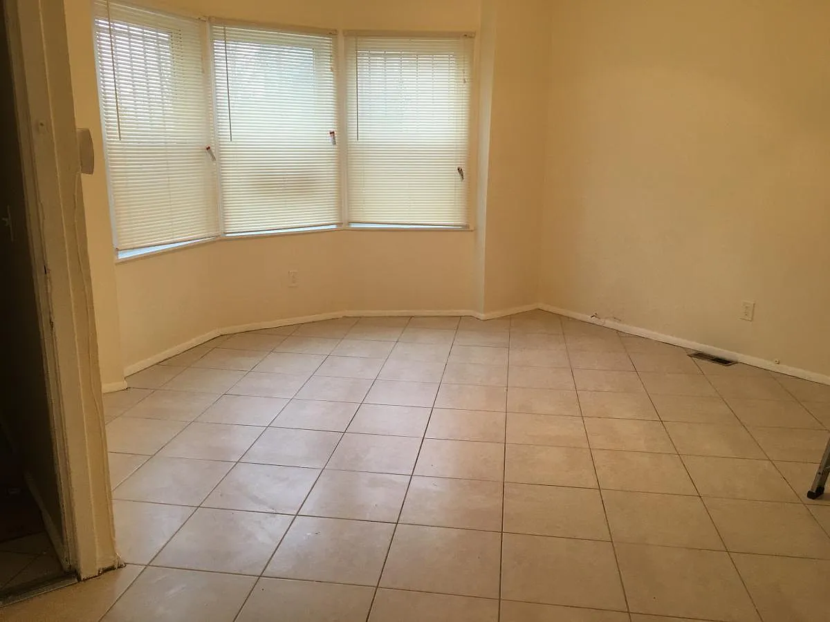 3 bed, 1100 sqft, $2,000 — Photo 1
