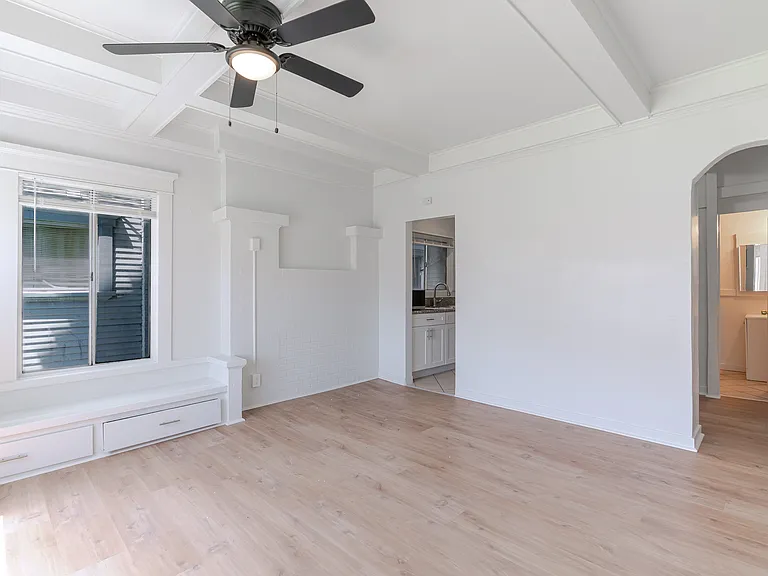 5432 S Figueroa St — Photo 1