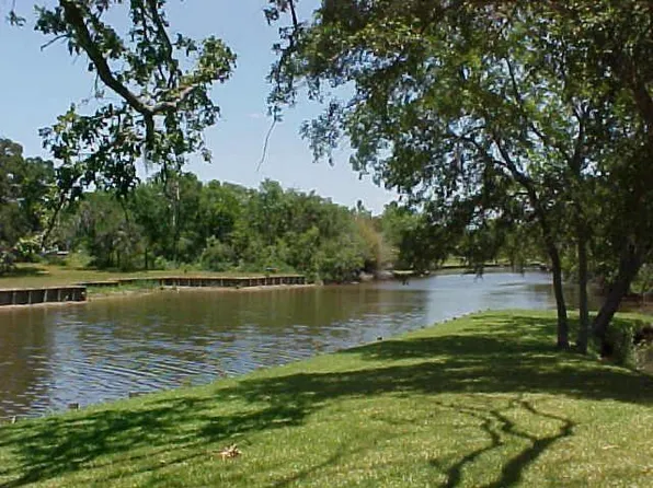 97 Avenue J, Dickinson, TX 77539