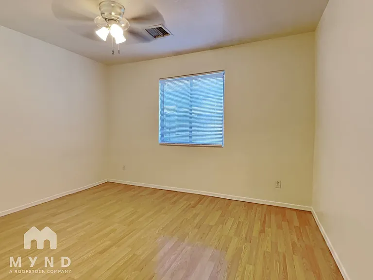 5620 S 5th Ave — Photo 10