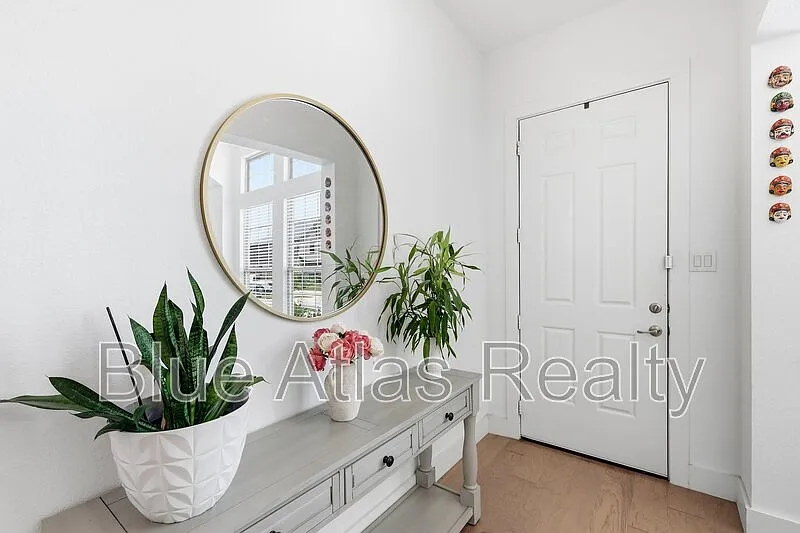 3 bed, 2.0 bath, 2005 sqft, $2,895 — Photo 3