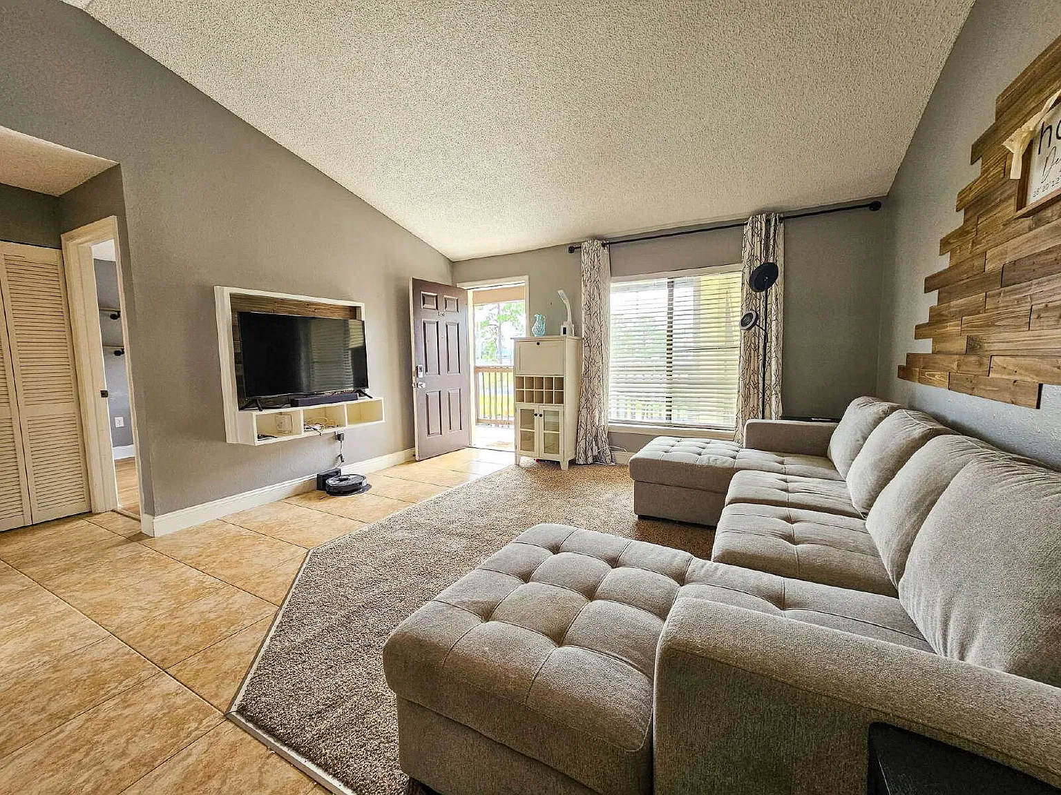 2 bed, 2.0 bath, 830 sqft, $1,850 — Photo 3