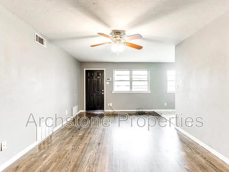 608 Holoway Dr — Photo 8