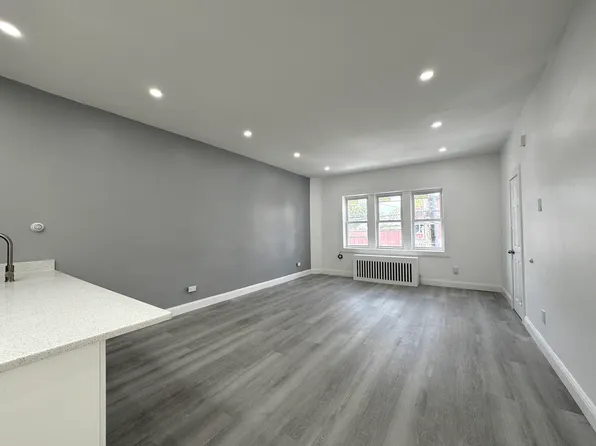 209 Main St, Farmingdale, NY