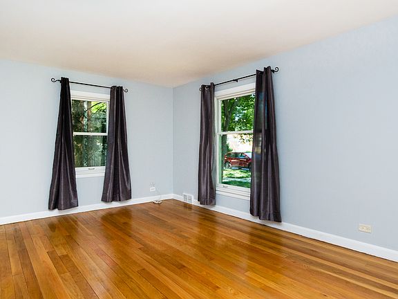 2nd image of 932 Beach Ave