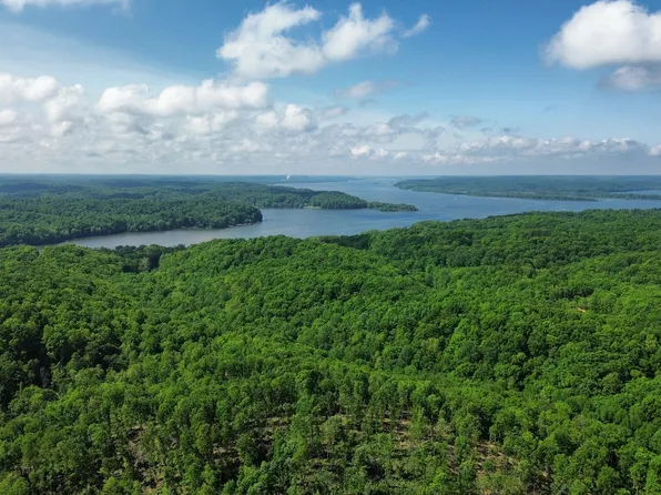 535 Highwater Rd, Waverly, TN 37185