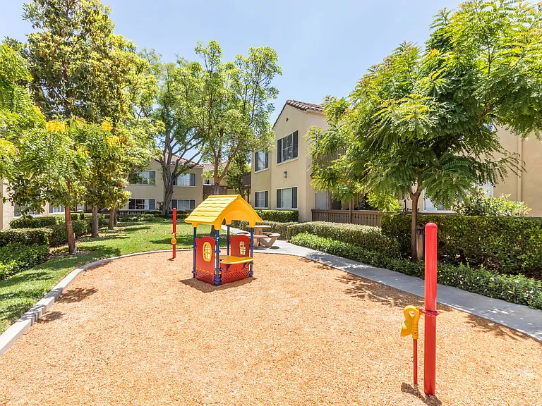 Santa Maria Apartment Homes — Photo 9