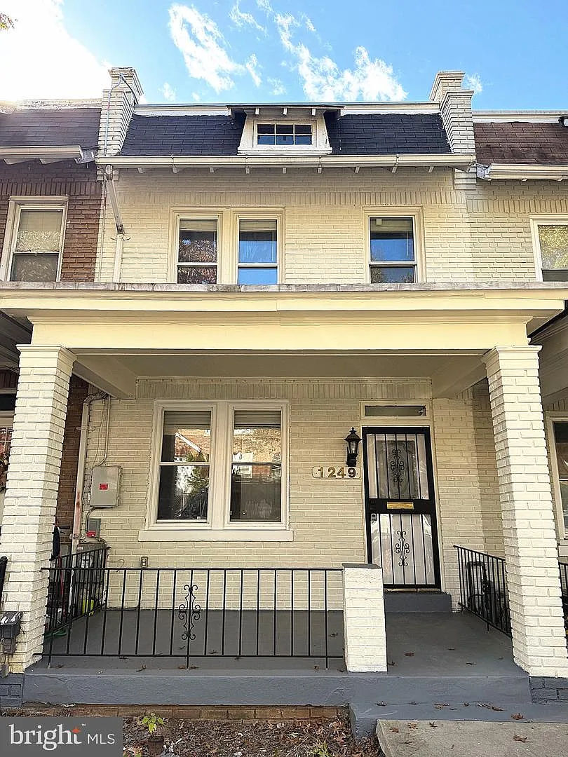 1249 Owen Pl NE photo 1