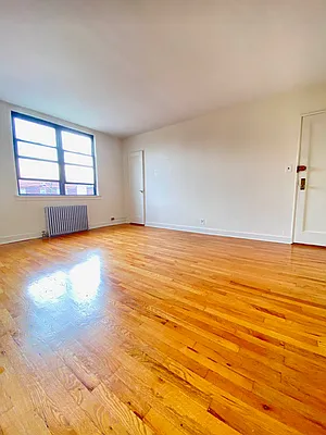 Rented by Zikos Realty Services | media 8