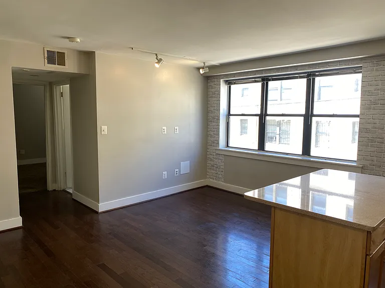 212 Oakwood St SE #108 — Photo 9