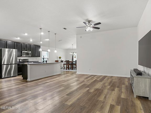 3rd image of 100 TOSCANA Lane