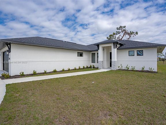 3rd image of 213 Chiquita Blvd N