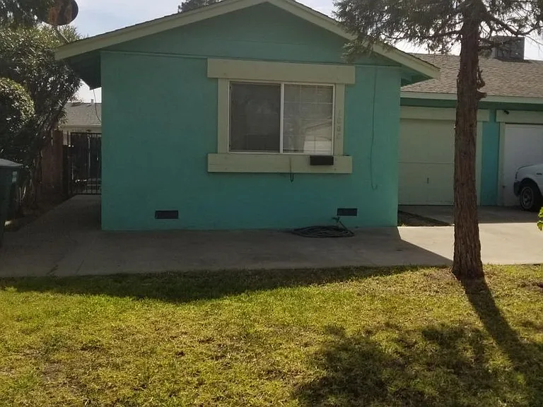 1808 W Rumble Rd — Photo 1
