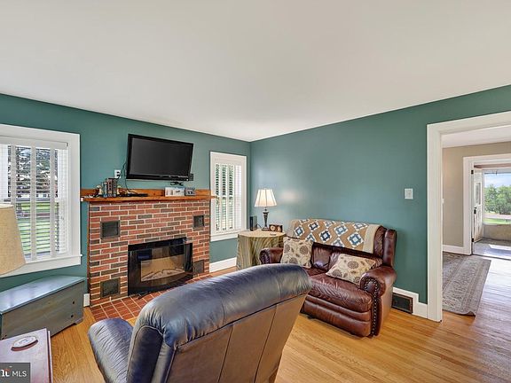 3rd image of 13325 Old Valley Pike