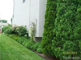 1700 Dartmoor Dr, Howell, MI 48843