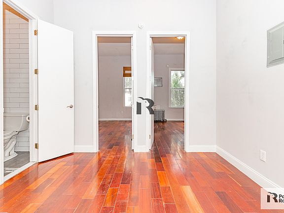 4th image of 901 Willoughby Ave #2B