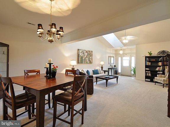 4th image of 9203 Glascow Dr