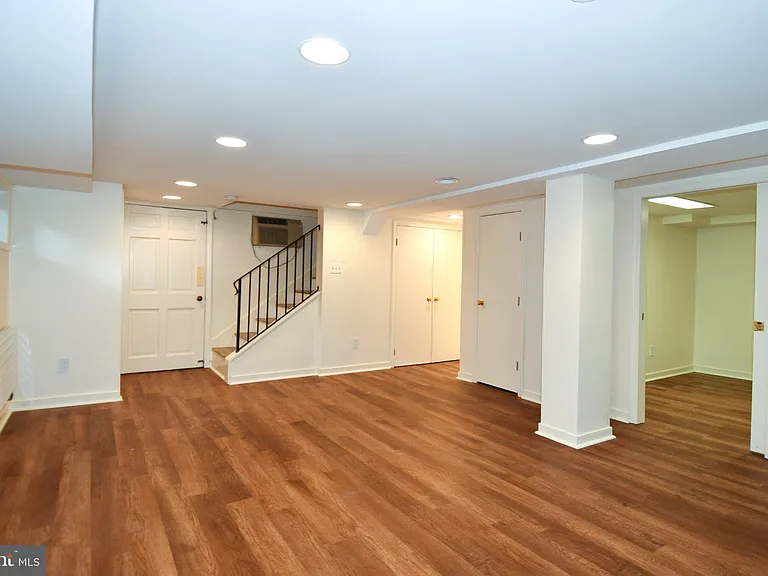 2608 Fordham Rd — Photo 37
