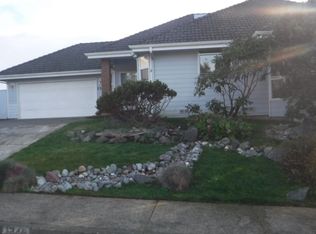 1345 View Ct, Brookings, OR 97415