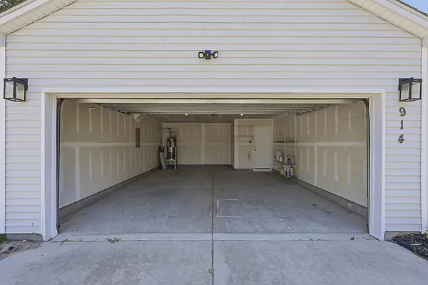 914 Bur Oak Ct — Photo 22