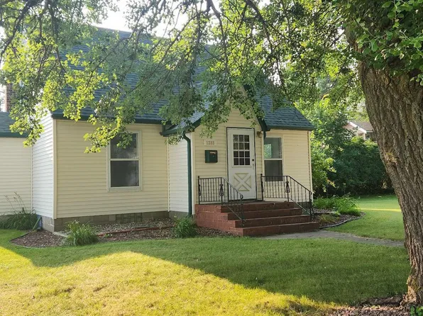 1333 8th Ave, Windom, MN 56101