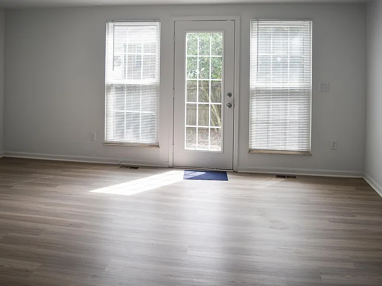 8049 Highfield Ct — Photo 3