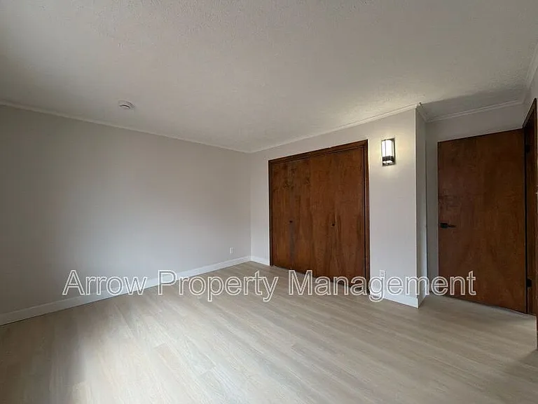 3341 Holdrege St #10 — Photo 6