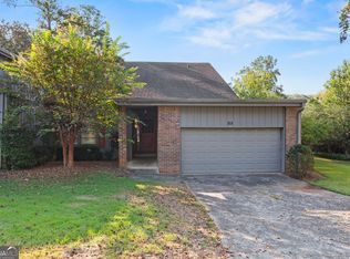 215 Leeward Ln, Roswell, GA 30076