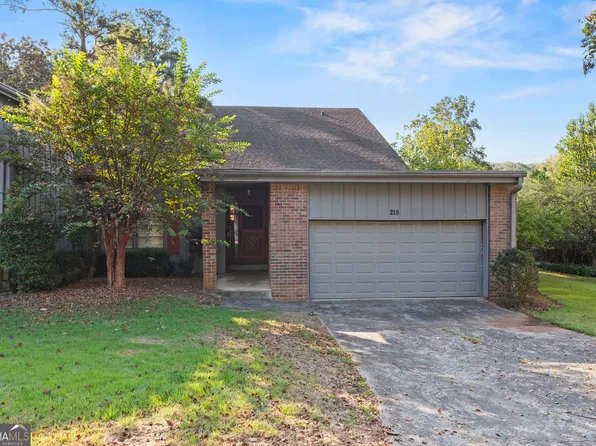 215 Leeward Ln, Roswell, GA 30076