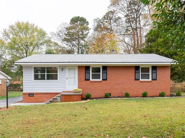 1308 Echo St, Greensboro, NC 27407