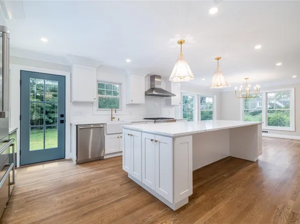 14 Saint James Pl, Hempstead, NY 11550