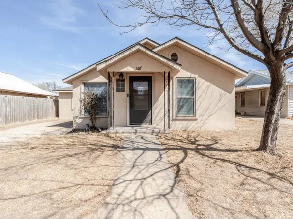 607 Oatis Ave, Dalhart, TX 79022