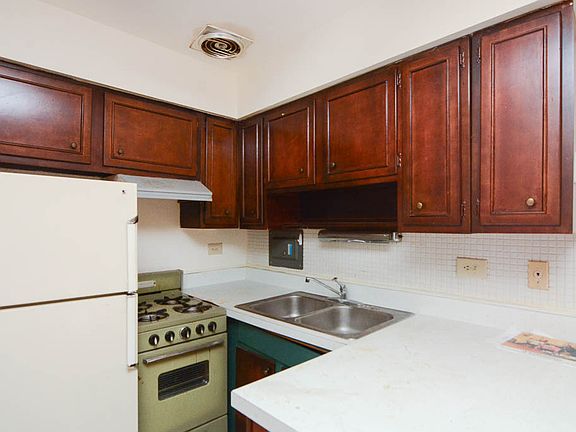 4th image of 2629 N Hampden Ct APT 508