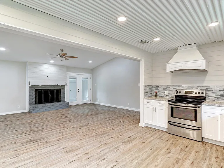 820 Stadium Dr — Photo 10