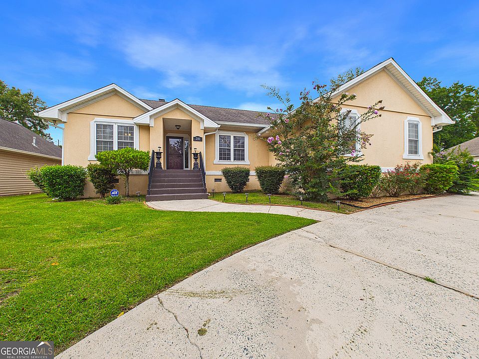 1st image of 200 Autumn Trace Ct