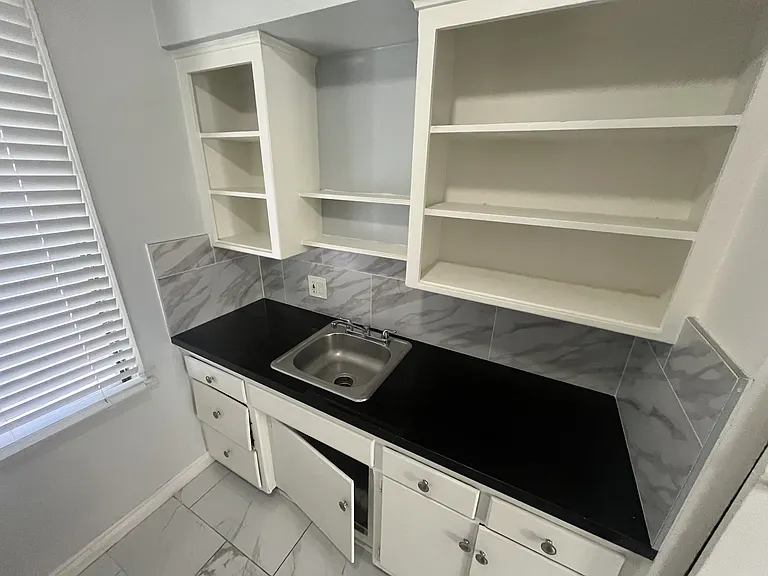 Oakhurst Apartments — Photo 12