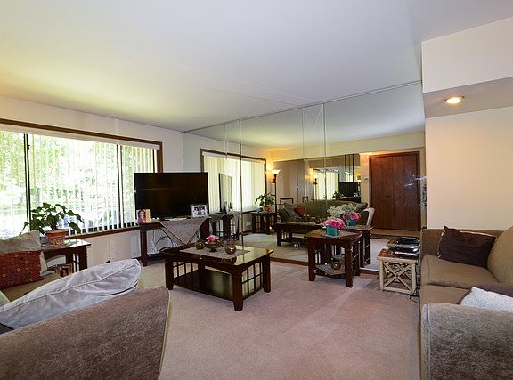 2nd image of 2915 W Argyle St APT A