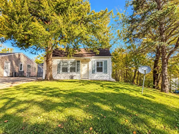 35 Hillside Ave, Des Moines, IA 50315