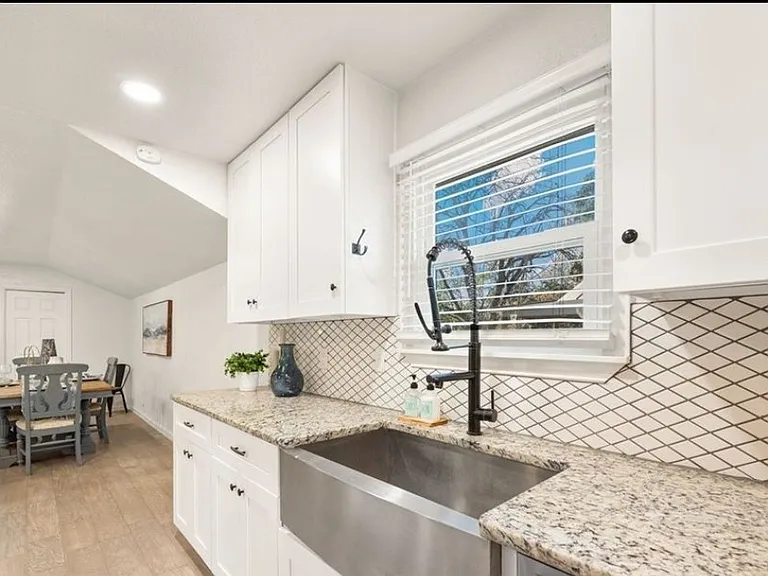 1428 Lee St — Photo 3