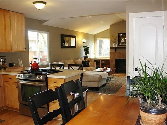 2nd image of 1121 Cowan Ln