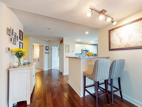 3rd image of 10 Seaport Dr APT 2305