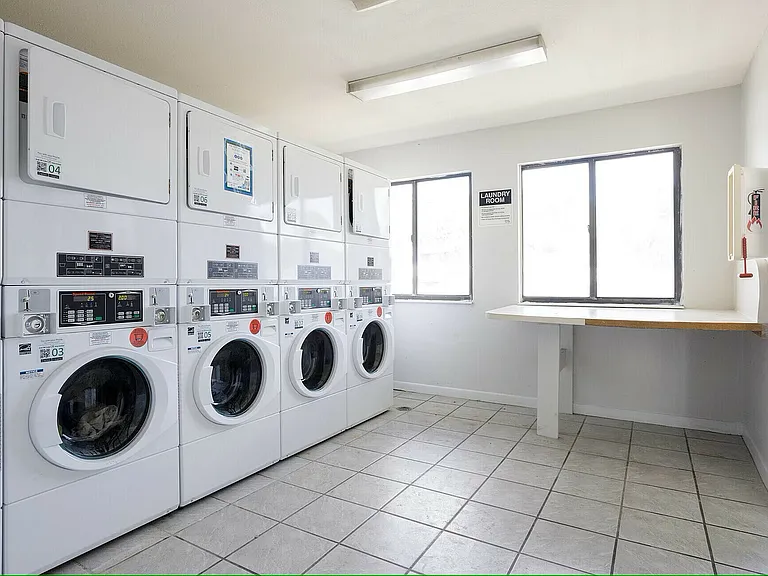 topaz-village-melbourne-fl-townhome-laundry-room